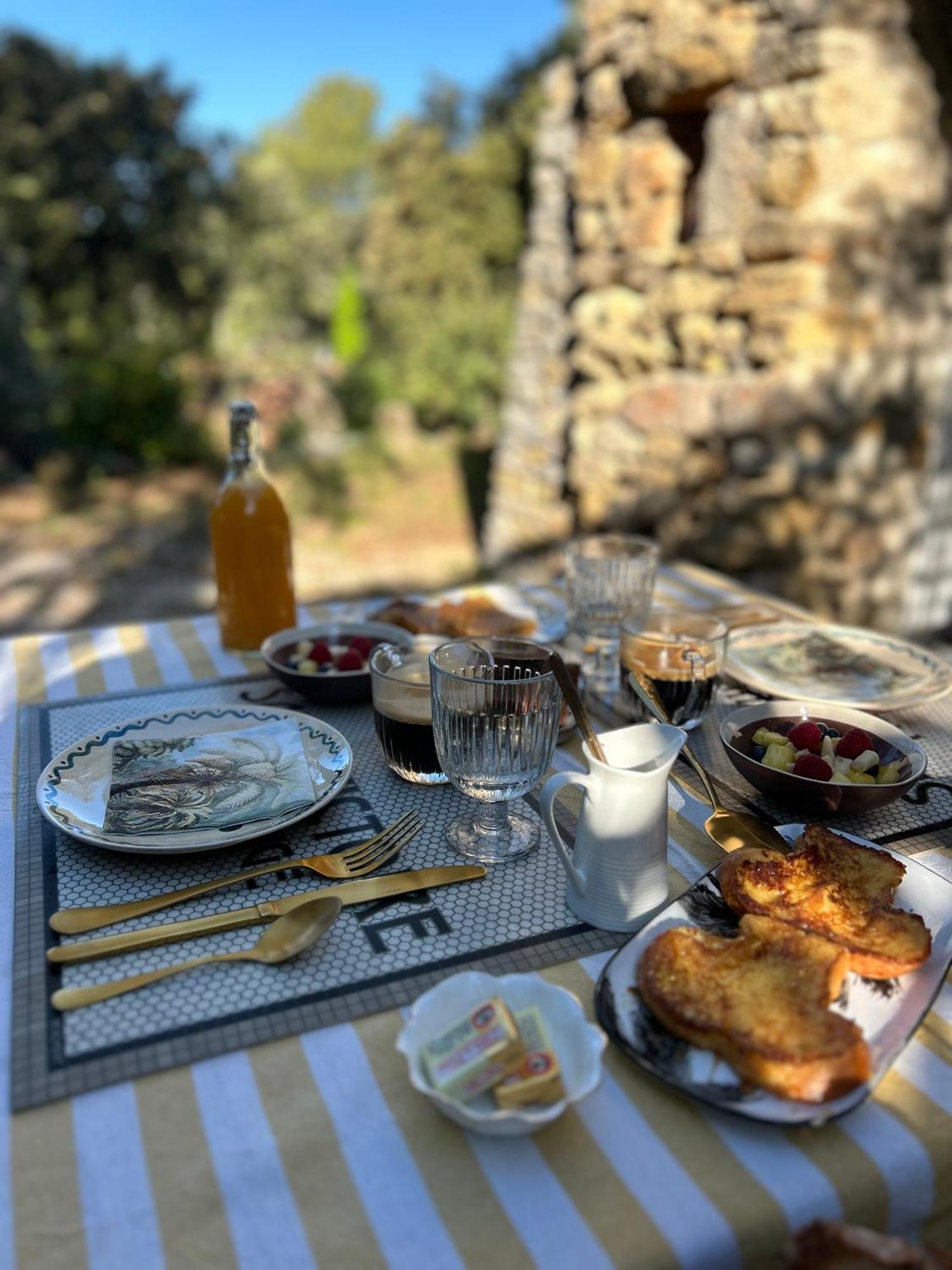 Отель Les Cabanons Sainte Victoire Экстерьер фото