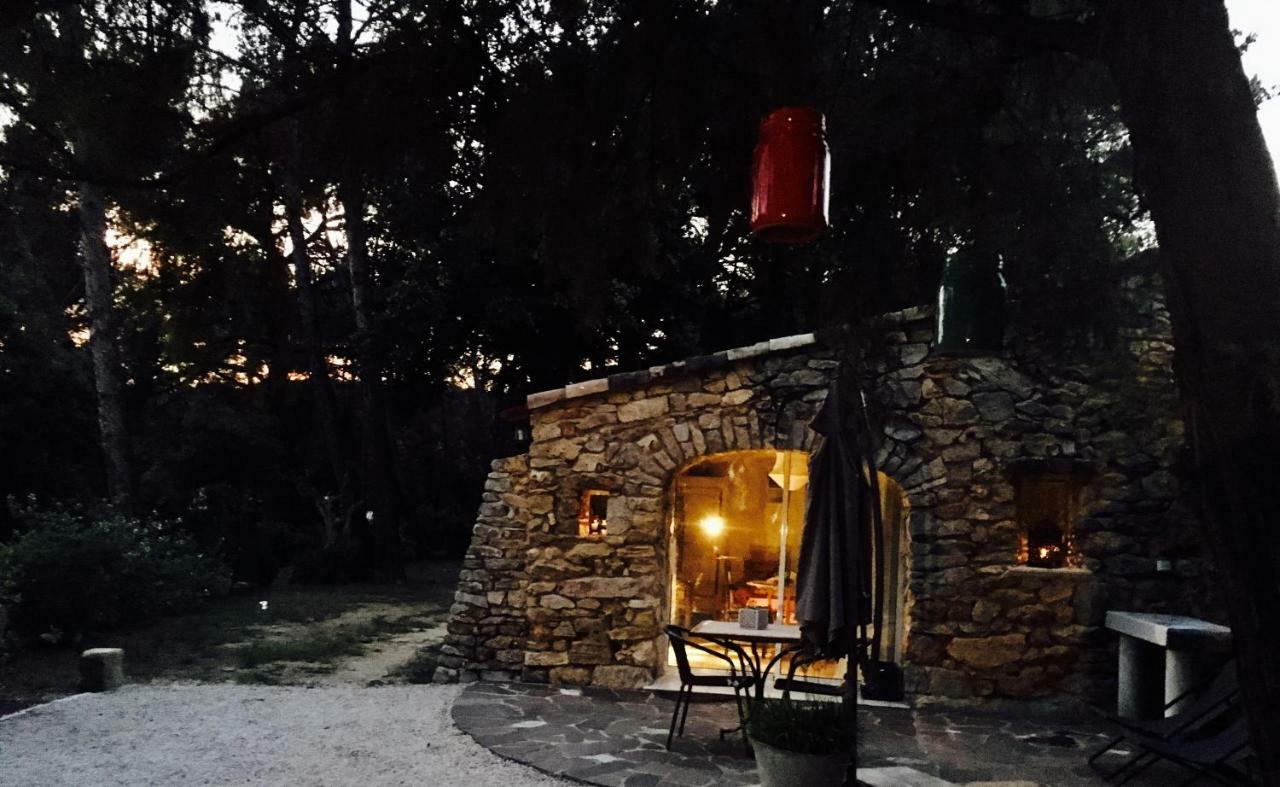 Отель Les Cabanons Sainte Victoire Экстерьер фото